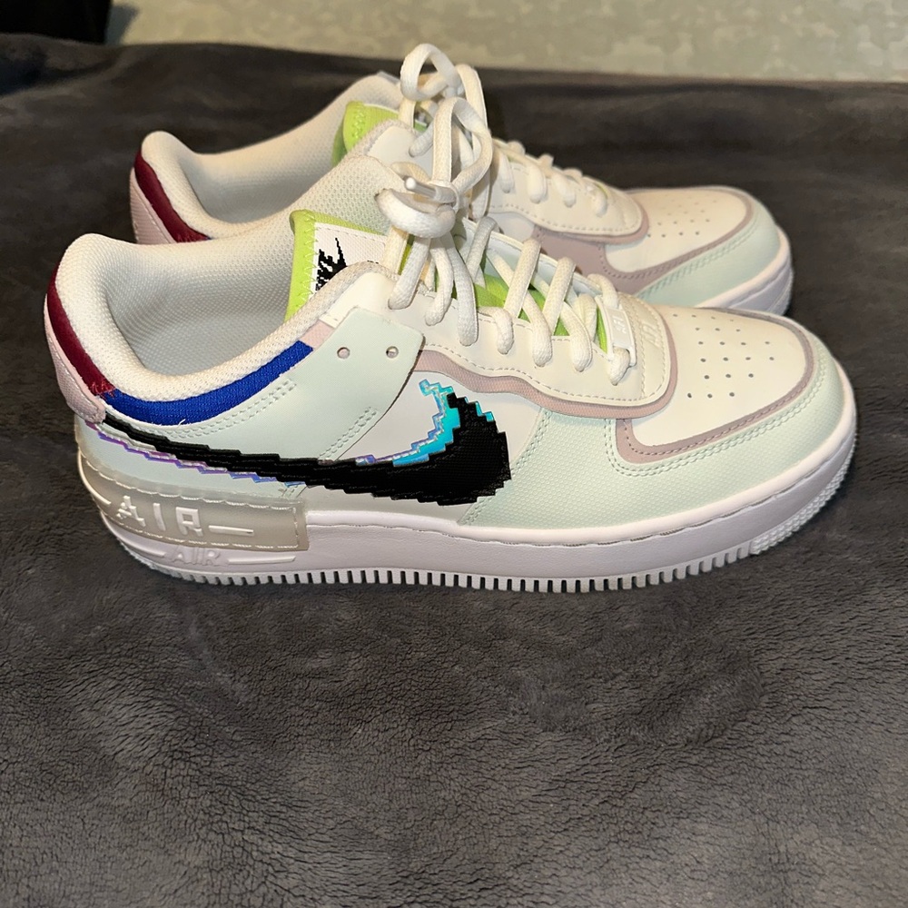 Nike White Mesh Sneakers size US9
